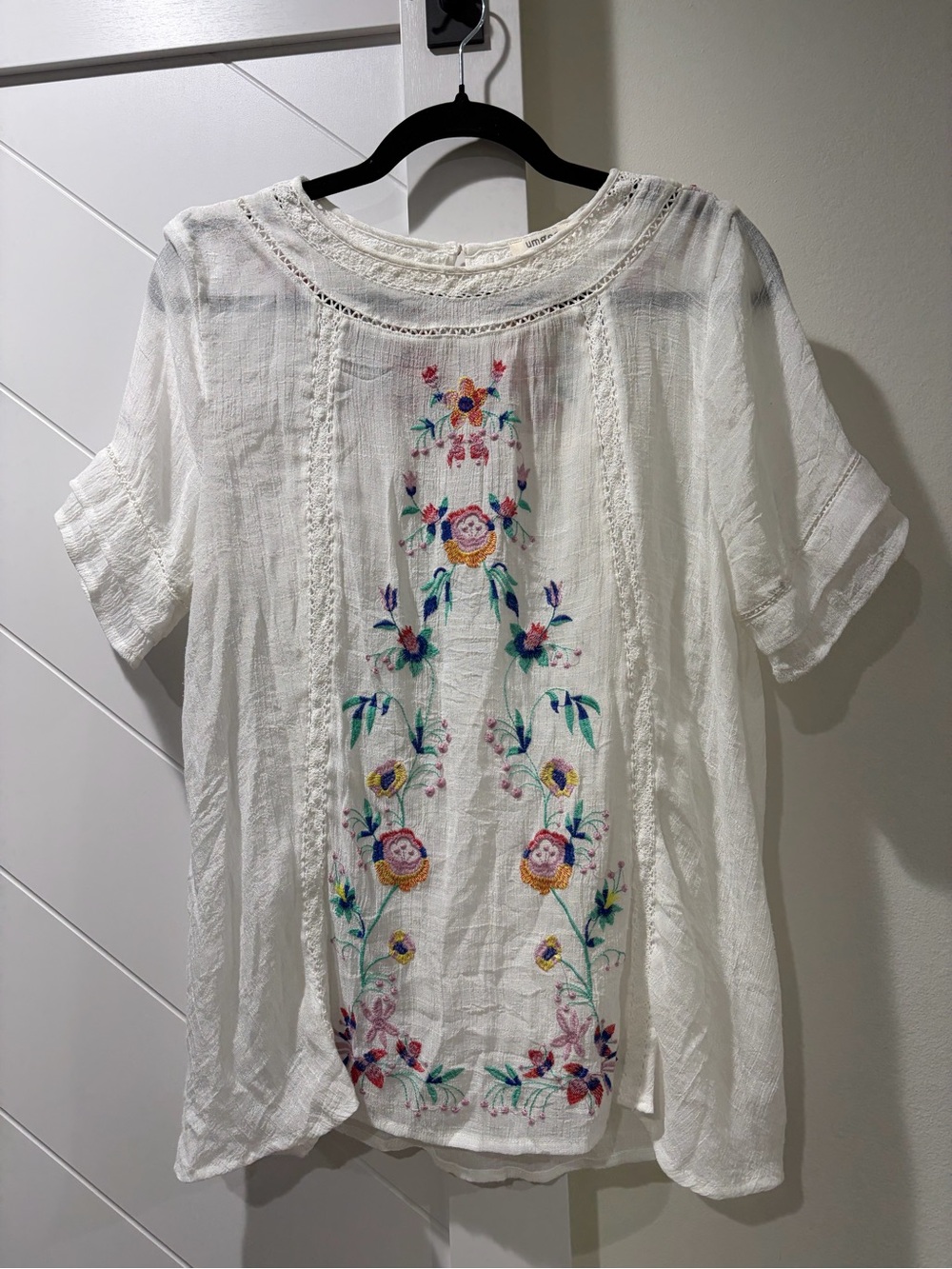 White Embroidered Floral Top - Picture 2 of 3